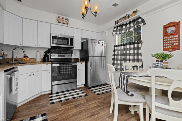 712 Inlet Quay Apt A, Chesapeake, VA 23320