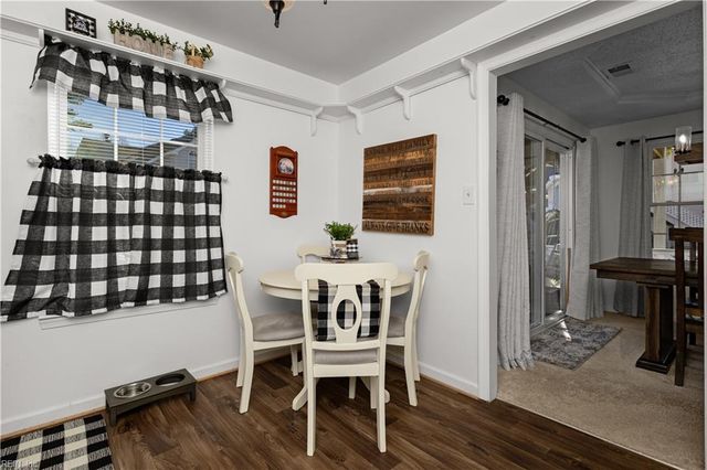 712 Inlet Quay Apt A, Chesapeake, VA 23320