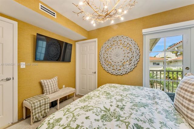 3028 NE Quayside Lane 34, Miami, FL 33138