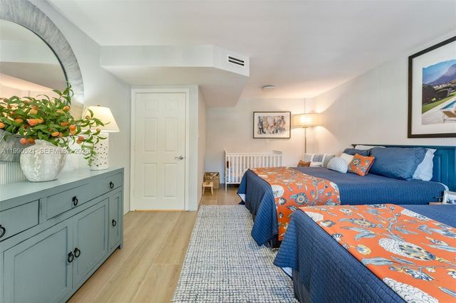 3028 NE Quayside Lane 34, Miami, FL 33138