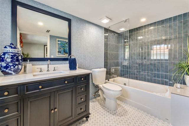3028 NE Quayside Lane 34, Miami, FL 33138