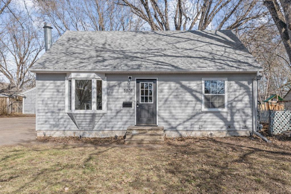 5808 Oregon Avenue N, Crystal, MN 55428