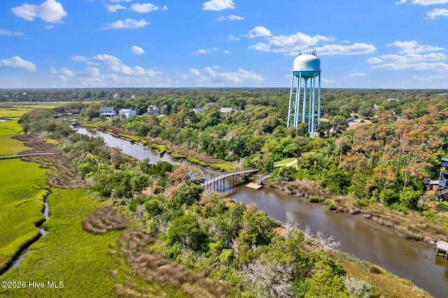 123 NE 30th Street, Oak Island, NC 28465