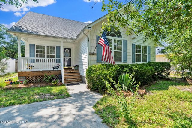 123 NE 30th Street, Oak Island, NC 28465