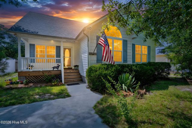 123 NE 30th Street, Oak Island, NC 28465