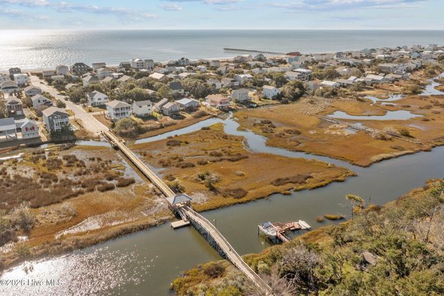 123 NE 30th Street, Oak Island, NC 28465
