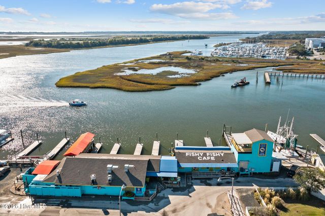 123 NE 30th Street, Oak Island, NC 28465