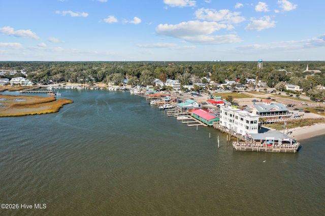 123 NE 30th Street, Oak Island, NC 28465