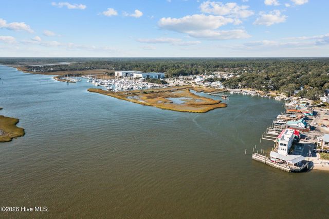 123 NE 30th Street, Oak Island, NC 28465