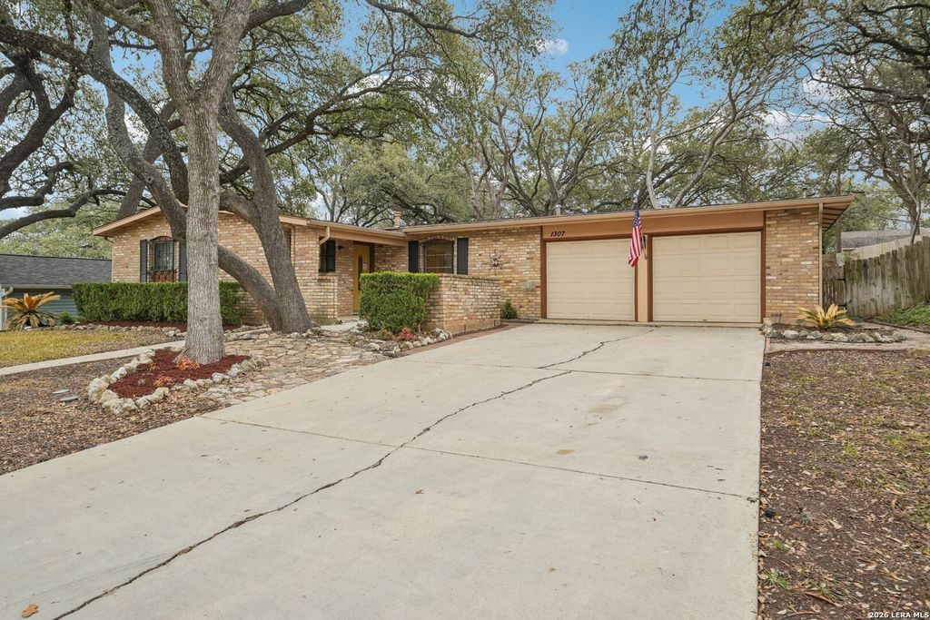 1307 Cibolo Trail, Universal City, TX 78148