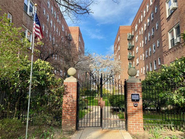22 Mulford Place 5C, Hempstead, NY 11550