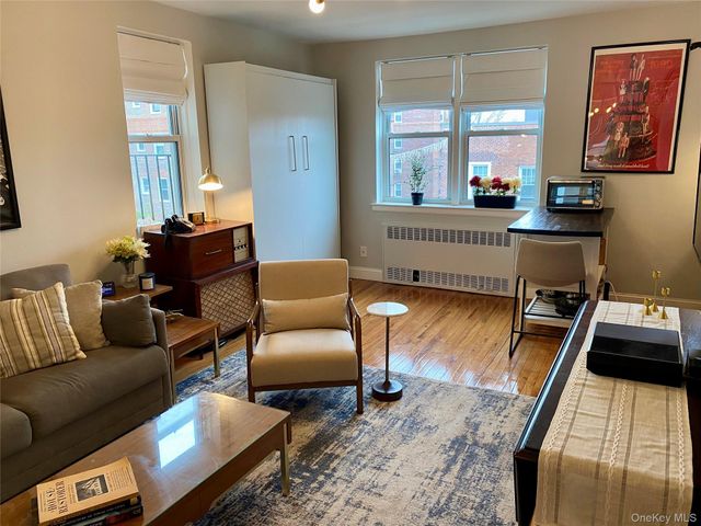 22 Mulford Place 5C, Hempstead, NY 11550