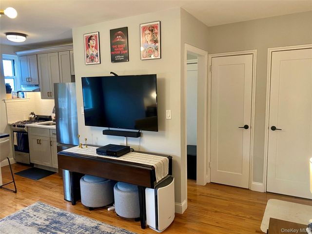 22 Mulford Place 5C, Hempstead, NY 11550