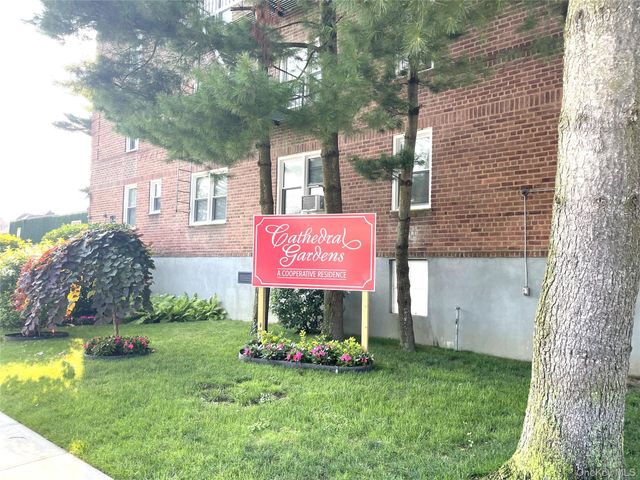 22 Mulford Place 5C, Hempstead, NY 11550