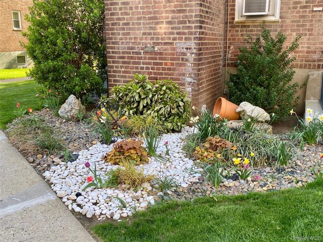 22 Mulford Place 5C, Hempstead, NY 11550