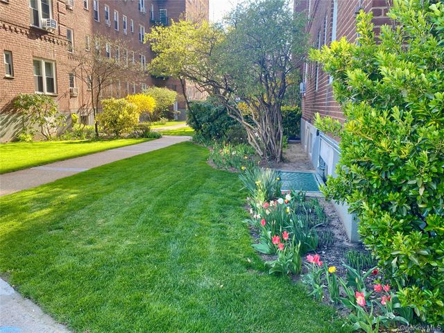 22 Mulford Place 5C, Hempstead, NY 11550
