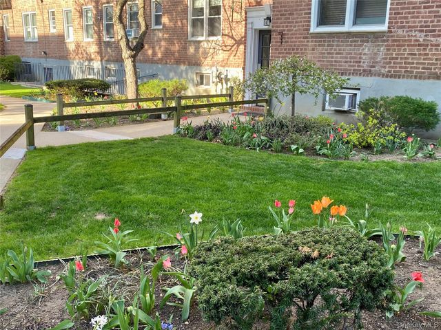 22 Mulford Place 5C, Hempstead, NY 11550