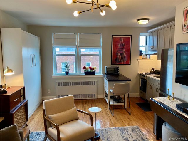22 Mulford Place 5C, Hempstead, NY 11550