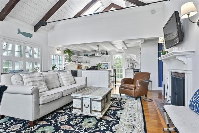 397 Gibbs Avenue CH, Newport, RI 02840