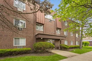 3201 W BALMORAL Avenue 301, Chicago, IL 60625