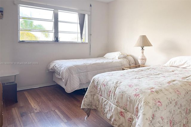 501 Blue Heron Dr 313-A, Hallandale Beach, FL 33009