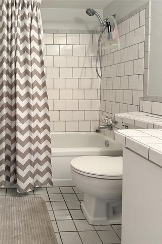 501 Blue Heron Dr 313-A, Hallandale Beach, FL 33009