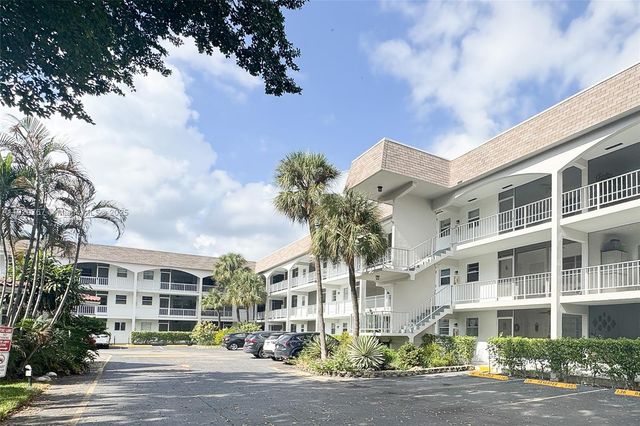 501 Blue Heron Dr 313-A, Hallandale Beach, FL 33009