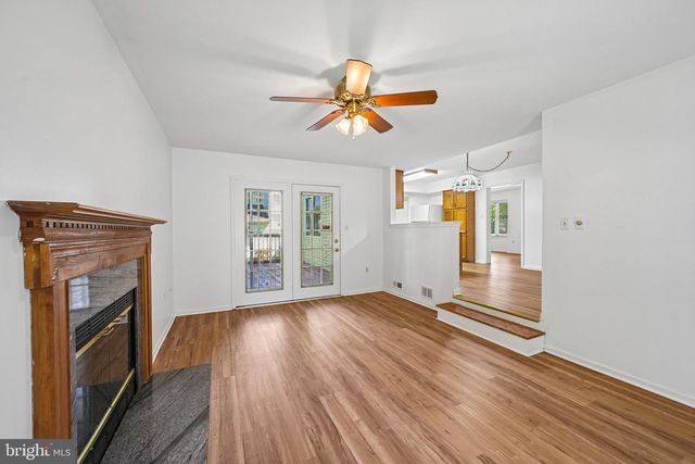 8 NEW HAVEN DR, Newark, DE 19713