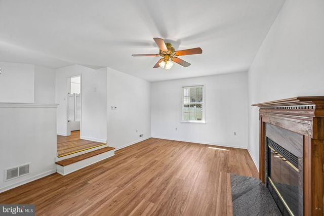 8 NEW HAVEN DR, Newark, DE 19713