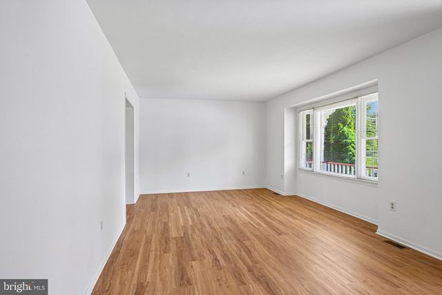 8 NEW HAVEN DR, Newark, DE 19713
