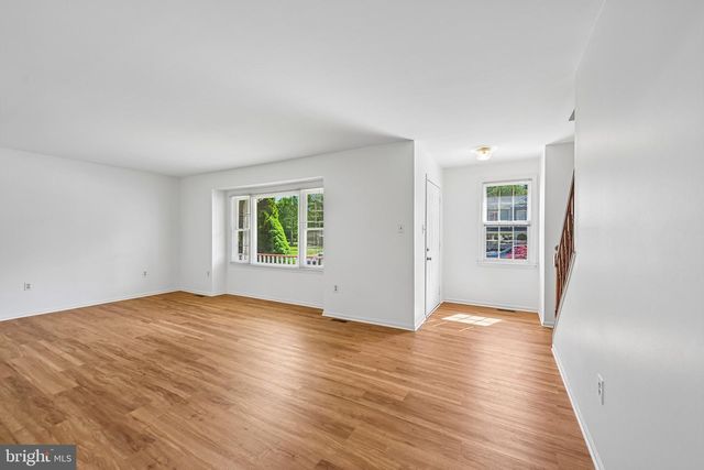 8 NEW HAVEN DR, Newark, DE 19713