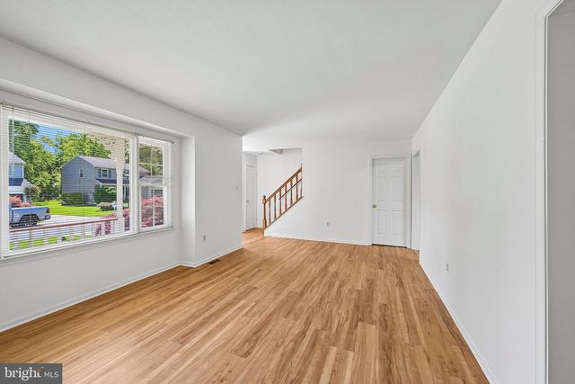8 NEW HAVEN DR, Newark, DE 19713