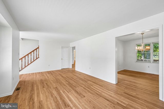 8 NEW HAVEN DR, Newark, DE 19713