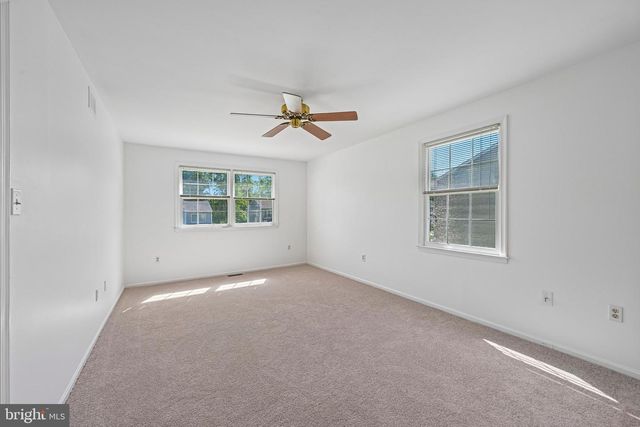 8 NEW HAVEN DR, Newark, DE 19713