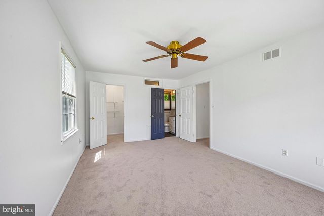 8 NEW HAVEN DR, Newark, DE 19713