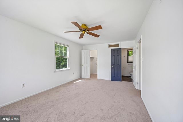 8 NEW HAVEN DR, Newark, DE 19713