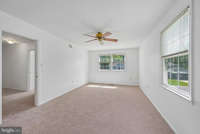 8 NEW HAVEN DR, Newark, DE 19713