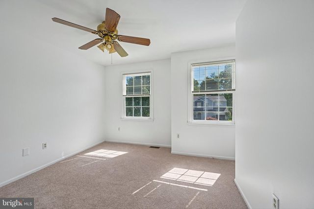 8 NEW HAVEN DR, Newark, DE 19713