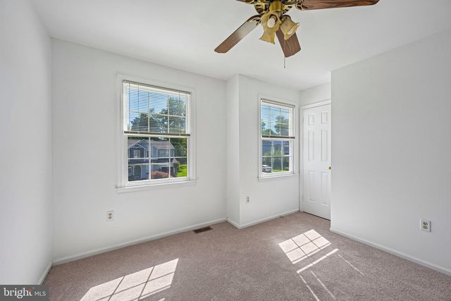 8 NEW HAVEN DR, Newark, DE 19713