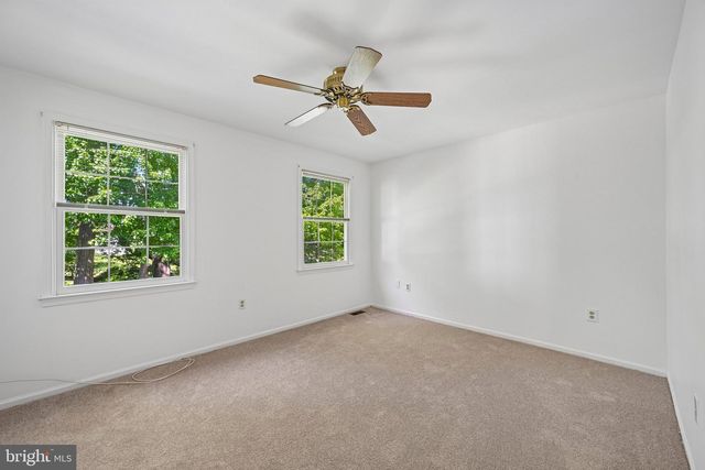 8 NEW HAVEN DR, Newark, DE 19713