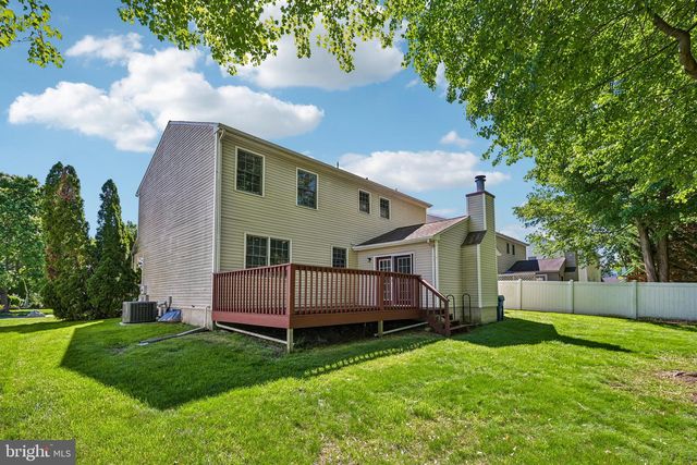 8 NEW HAVEN DR, Newark, DE 19713