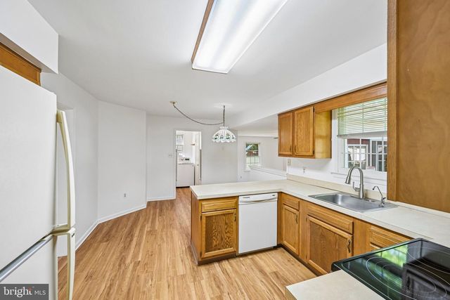 8 NEW HAVEN DR, Newark, DE 19713