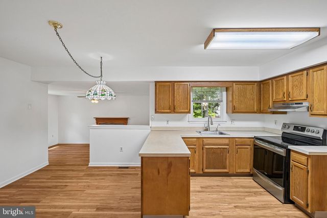 8 NEW HAVEN DR, Newark, DE 19713