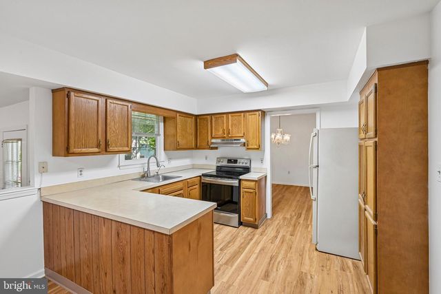 8 NEW HAVEN DR, Newark, DE 19713