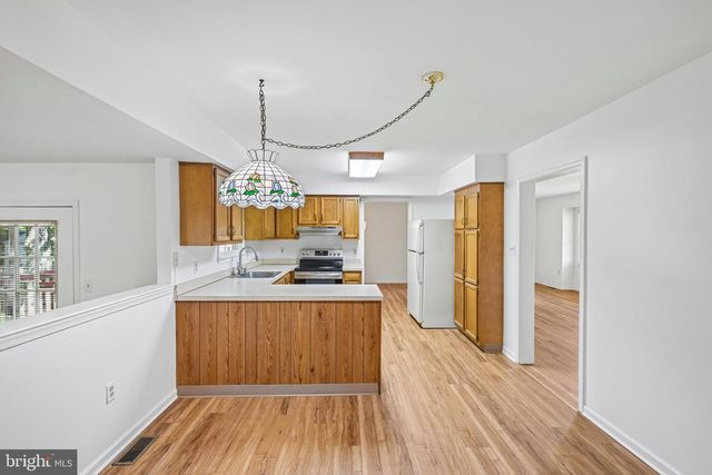 8 NEW HAVEN DR, Newark, DE 19713