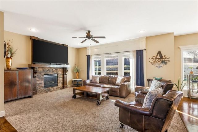 1702 Bay Court, Kearney, MO 64060