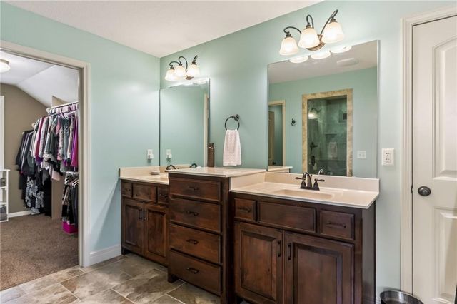 1702 Bay Court, Kearney, MO 64060