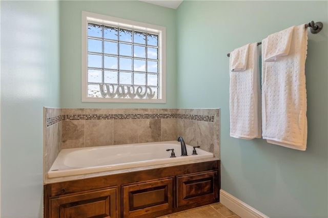 1702 Bay Court, Kearney, MO 64060