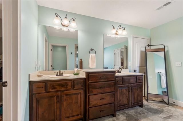 1702 Bay Court, Kearney, MO 64060