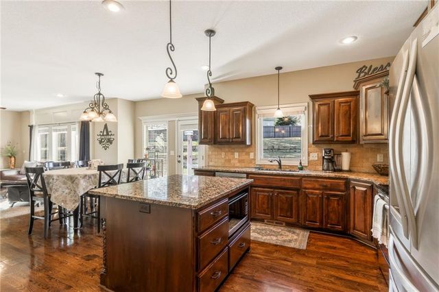 1702 Bay Court, Kearney, MO 64060